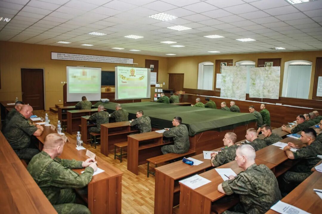 Военно социальное управление. Занятия с офицерами. Собрание военнослужащих. Совещание в армии. Занятия в армии.