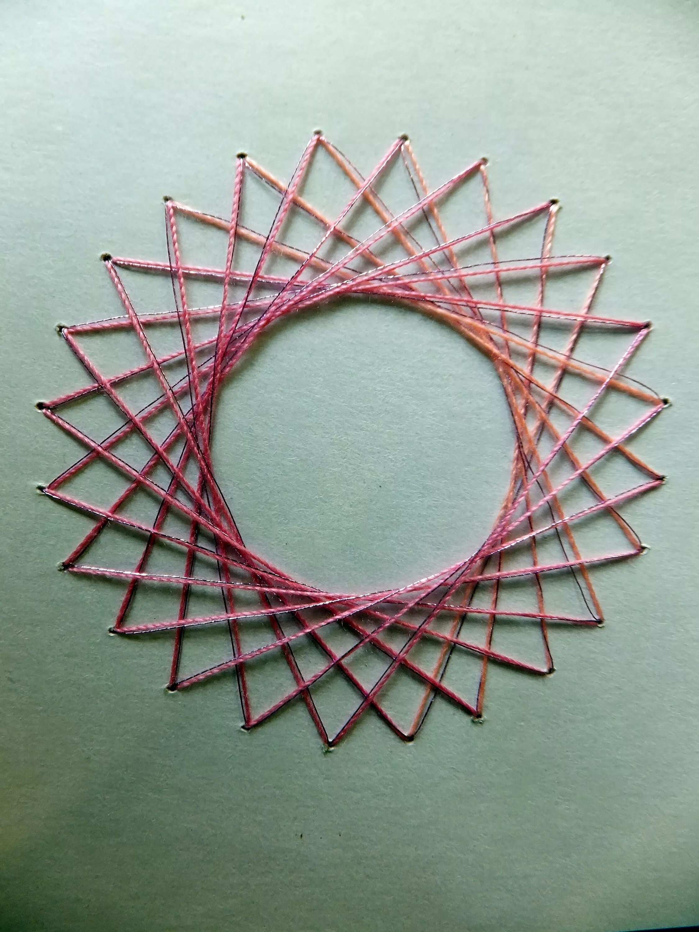 стринг арт нитяная графика. картон и нитки. картон и нитки. панно из ниток и гвоздей. стринг арт нитяная графика.