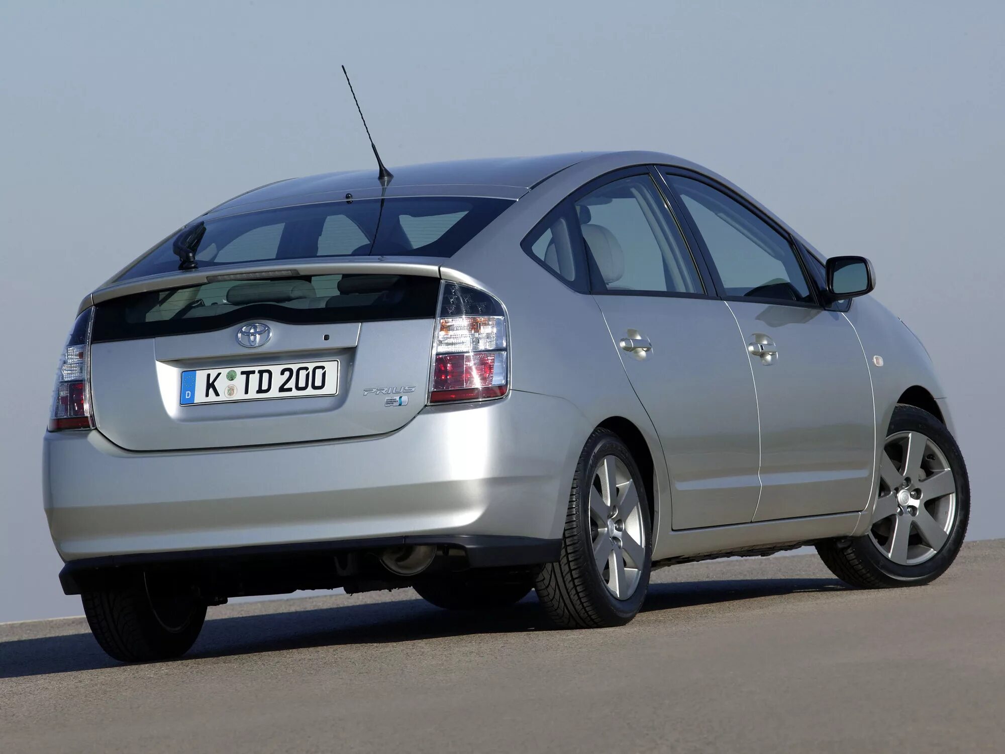 Toyota prius nhw20. Приус двадцатка. Toyota prius 2. Тойота приус 2003. Toyota prius 2004.
