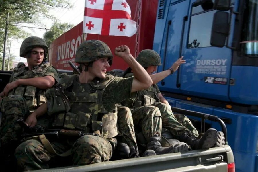 Нападение на армию. Грузинские солдаты в Южной Осетии 2008.