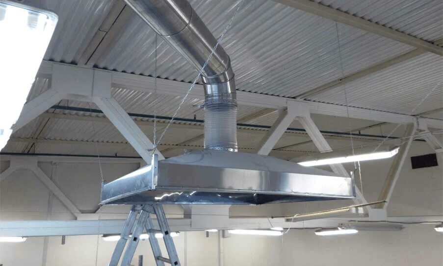 Воздушная вытяжка. Зонт вытяжной Abat ЗВЭ-900-1,5-П. Вытяжка в цех СОВПЛИМ. Вытяжка принудительная производственная СОВПЛИМ. Вытяжная вентиляция Промышленная 50х50.