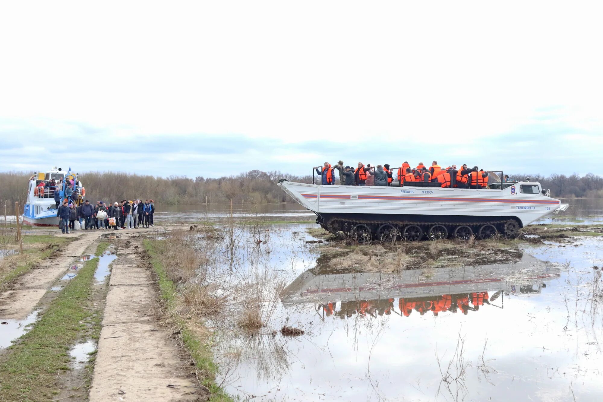 Рыбацкая деревня Рязань половодье. МЧС наводнение. Половодье в Шилове в Рязанской области 2023. Гидрологический пост Рязань. Уровень воды в оке г рязань