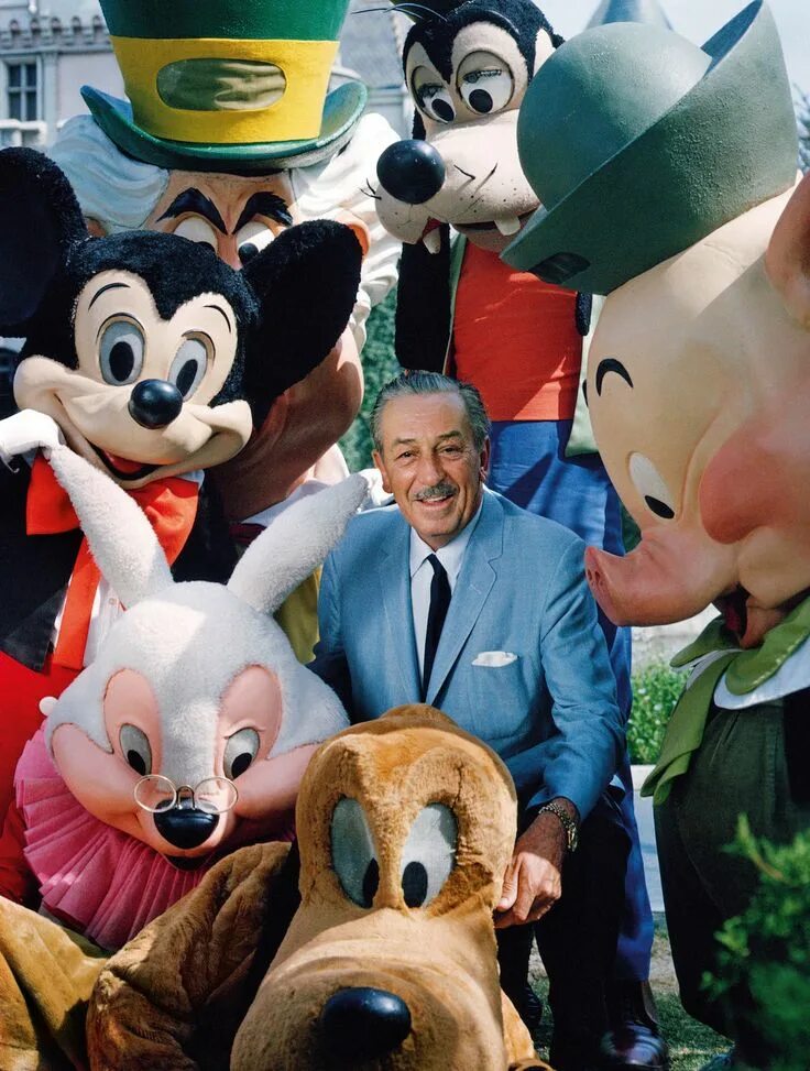Bing create disney. Уолт дисней. уолт дисней диснейленд. disneyland основатель уолт дисней. дисней уолт фото.