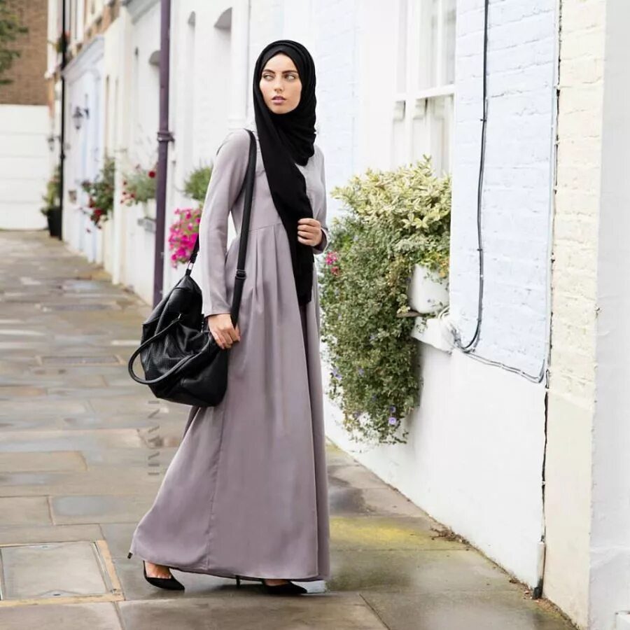 Хиджаб турецкая мода стрит. Носят мусульманские девушки. Ира халифа hidjab. Хиджаб и джинсы. Hijab moda 2020 одежда.