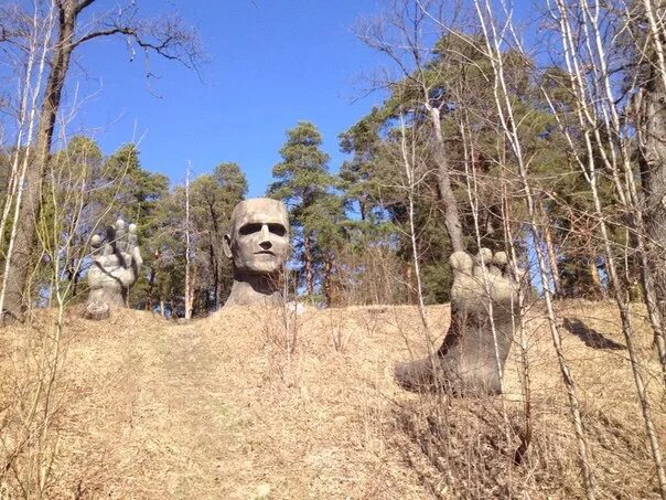 Памятник утонувшим. Колокшинский истукан Владимирской. Памятник Рублевские зори Колокша. Колокшанский истукан Владимирская область. Колокшинский истукан Собинский.