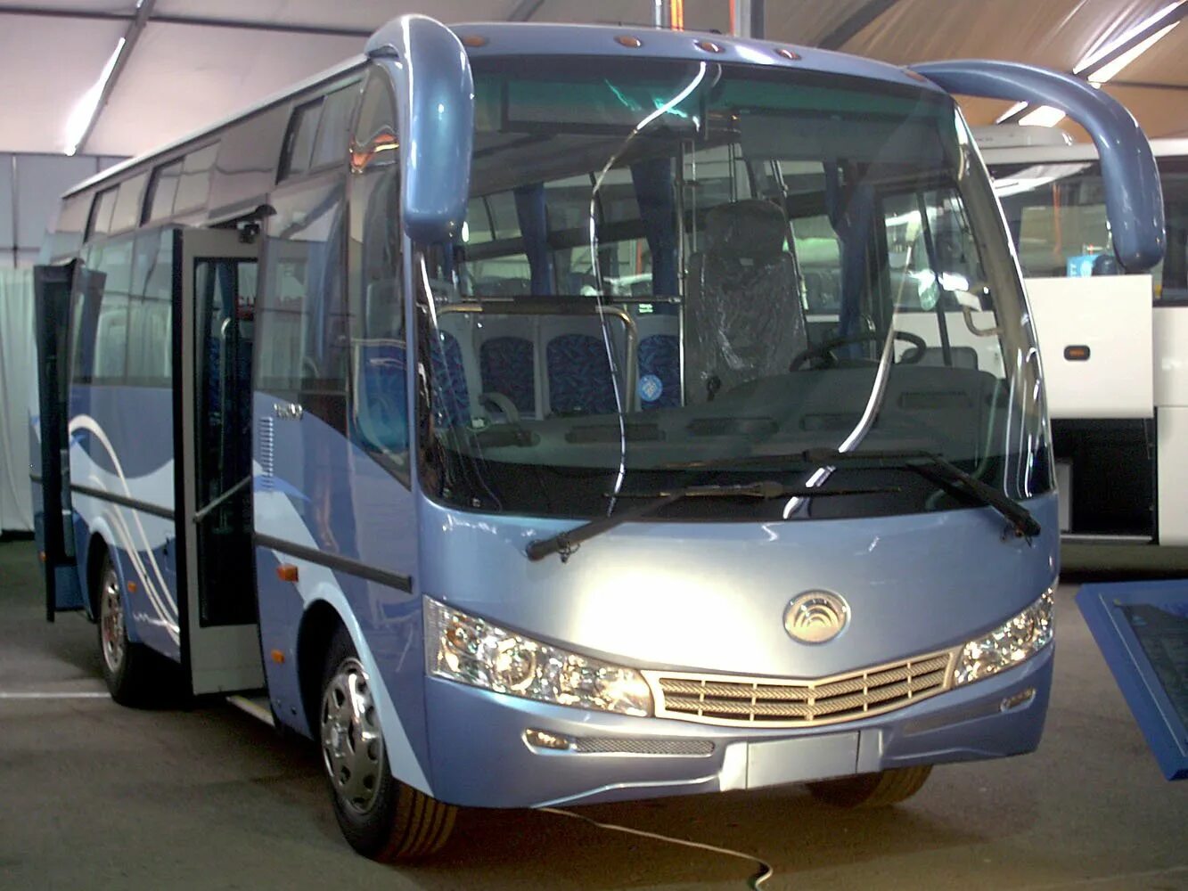 Какие марки автобуса. Yutong zk6831. Ютонг zk6938hb9. Yutong zk6116hg. Автобус марка Yutong (Ютонг).