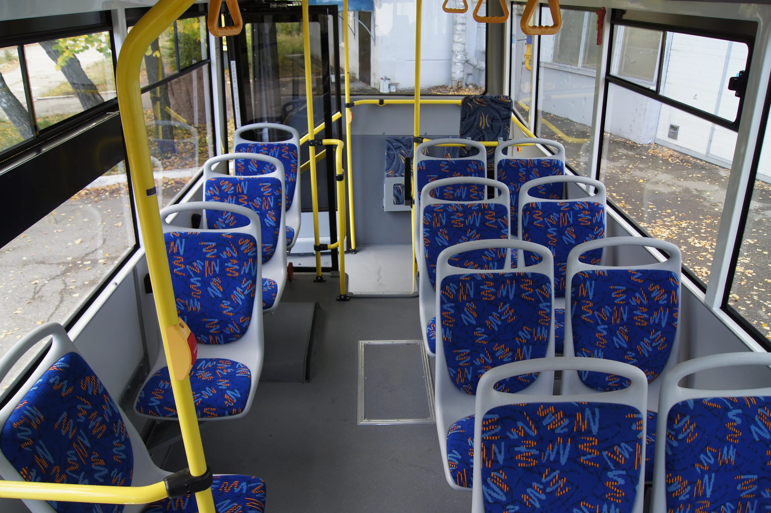 салон автобуса. паз 3205-110 салон. автобус сидячих мест. микроавтобус hyundai county салон. автобус сидячих мест.