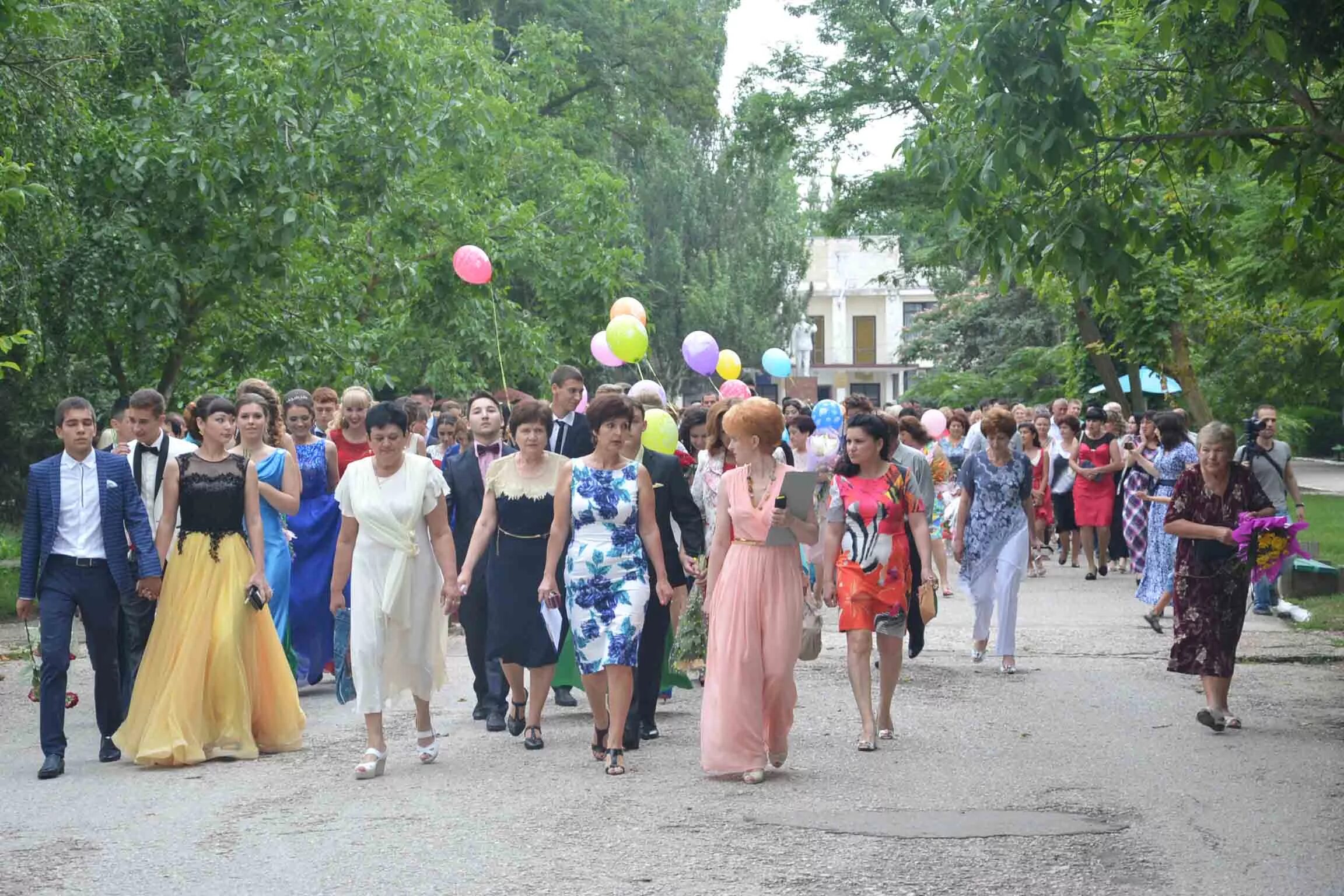 Выпускной 2015. П Ленино Крым. СОШ 1 В Ленино Крым. Школа 1 Ленино Крым Ленинский район.