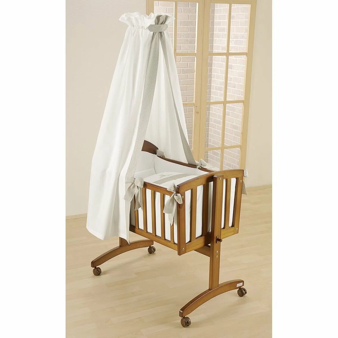 Колыбель деревянная для новорожденных. Деревянная люлька для новорожденных. Для колыбели rattan moses. Люлька с кронштейном славица. Кроватка natart robin (качалка), на полозьях.