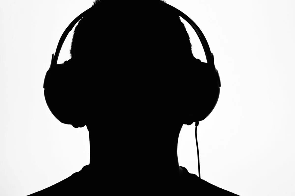 Человек с наушниками. Силуэт головы человека. Контур головы человека. Голова человека. Значок говорящий человек.