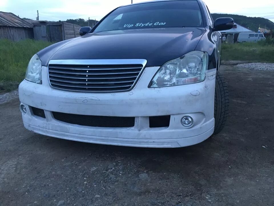 Тойота авалон 2008 правая птф в сборе. Передний краун 141 кузов. Crown jzs143. Тойота краун бампер передний. Передний бампер тойота краун grs.