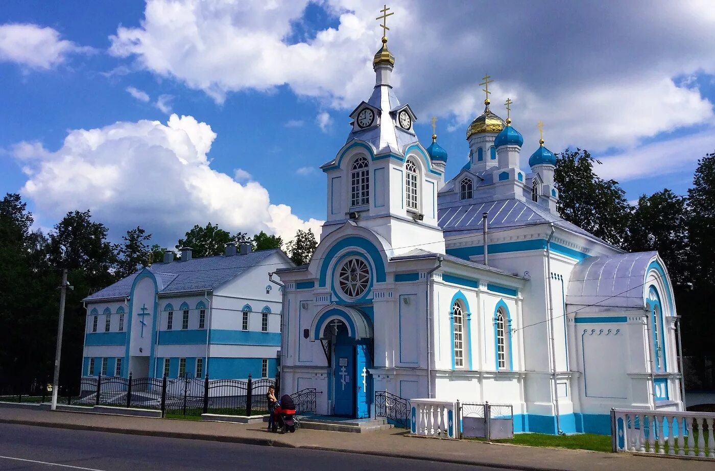 Церковь жодино избавительница. Церковь преподобной марии египетской вилейка беларусь. Минская область храм. Белоруссия дзержинск церковь. Храм святой троицы беларусь.