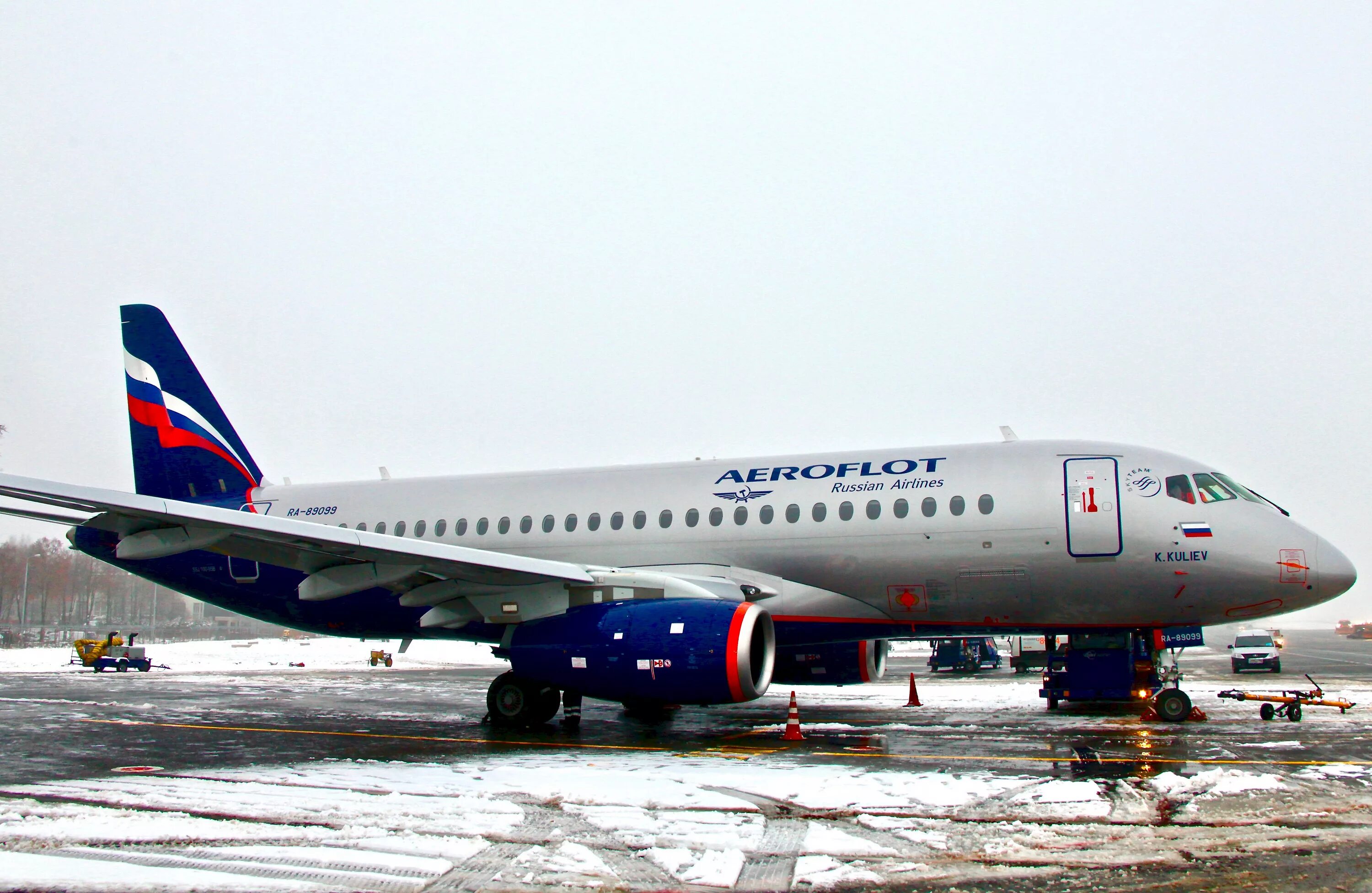 Su aeroflot. Авиапарк Аэрофлота самолеты. Su 2925 Аэрофлот самолет. А320 Аэрофлот Шереметьево. Парк воздушных судов Аэрофлота.