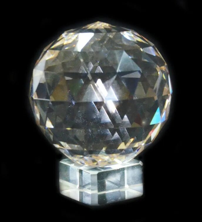 Горный хрусталь бриллиантовая огранка. Грани хрусталя. Граненый хрусталь. Граненый хрусталь. Хрустальный завод бахметьева.