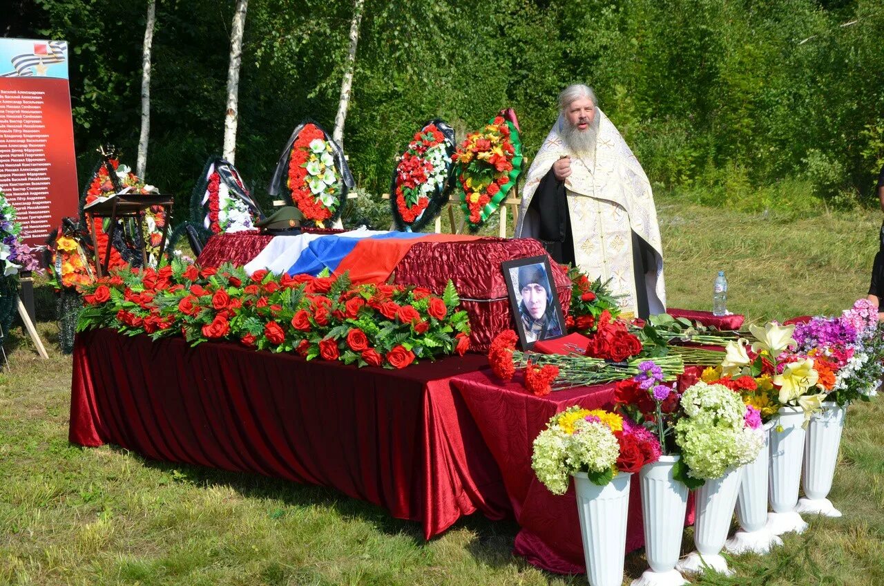 Похоронен в украине. Похороны военнослужащего. Погребение военнослужащих.