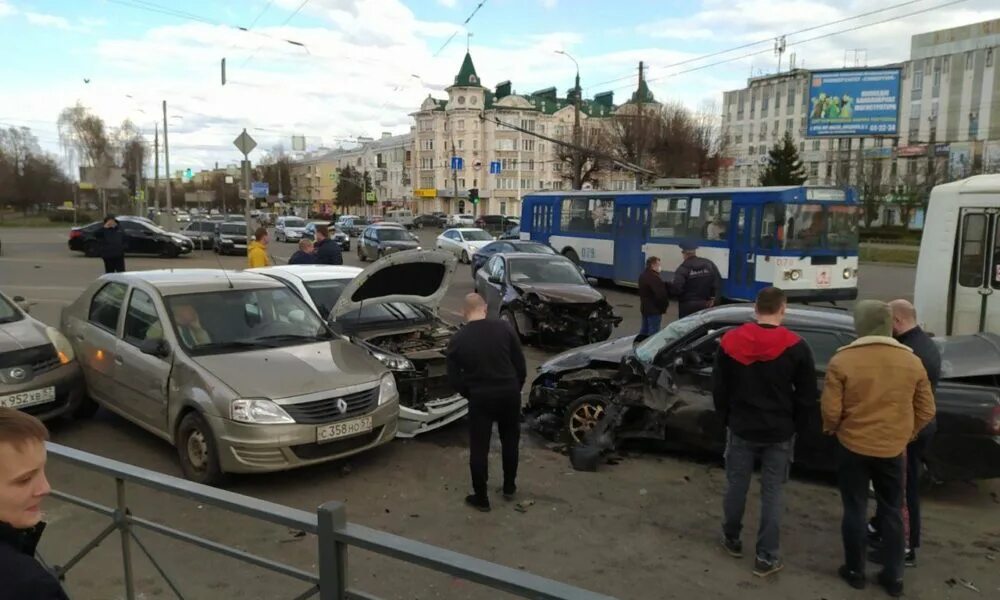 Авария на автовокзале в Орле. Авария на перекрестке в Орле. Читать происшествия сегодня