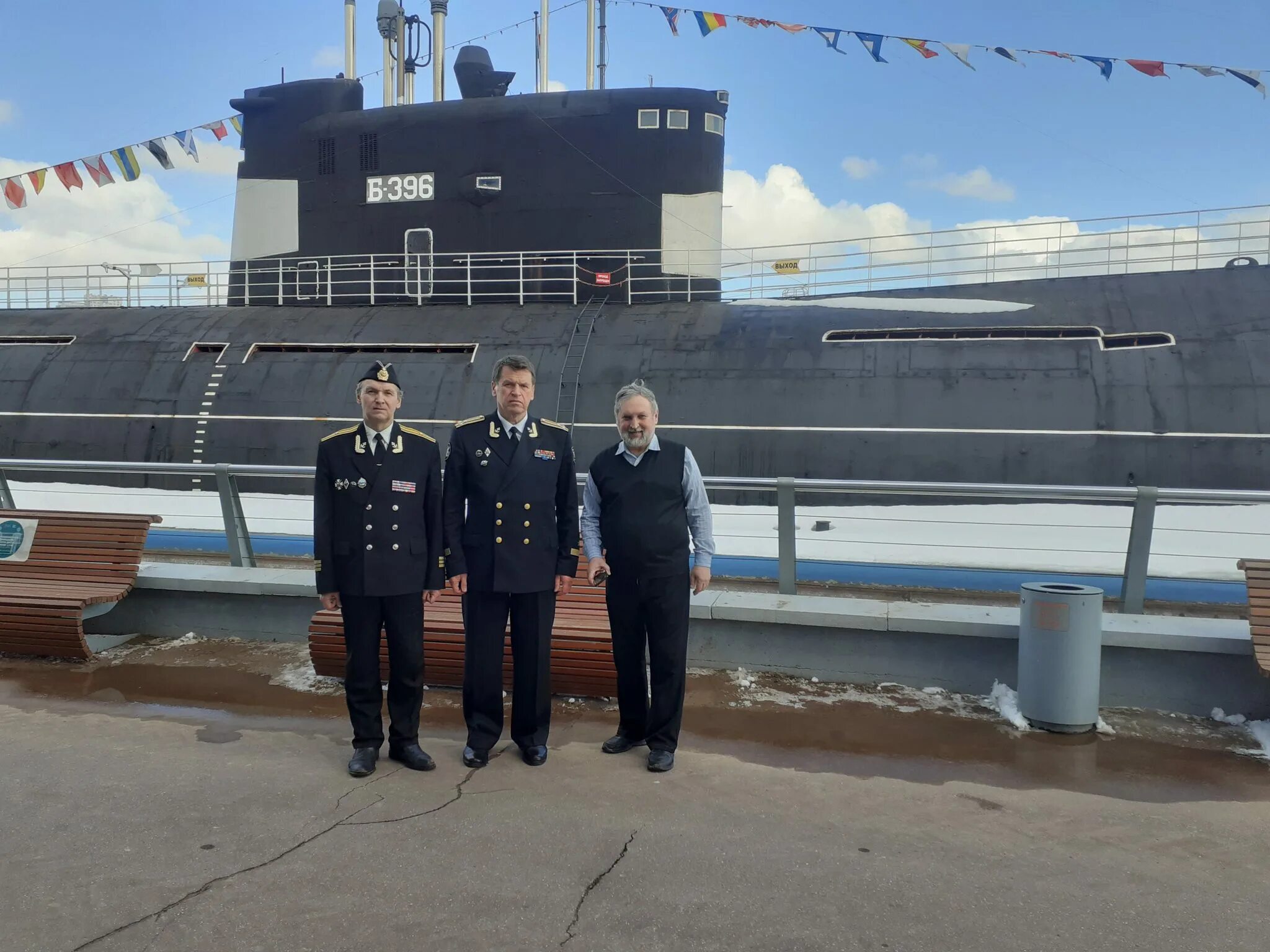 Сегодня праздник подводников. Моряки подводники. Б-396 подводная лодка музей. 4 Эскадра подводных лодок Северного флота. 4 Эскадра подводных лодок Северного флота командиры.