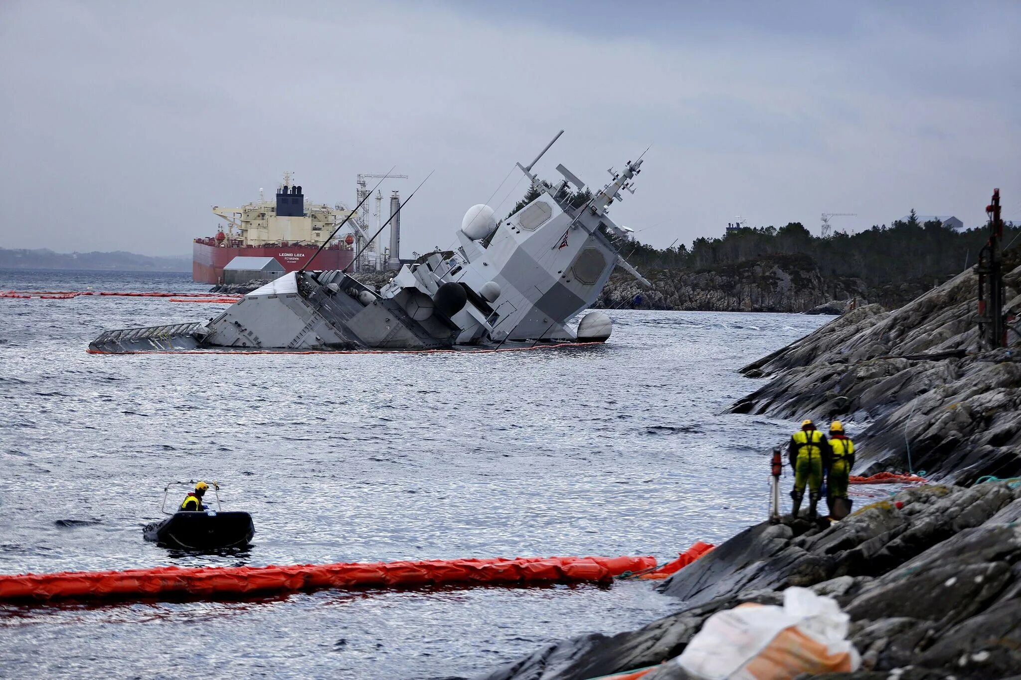 Утонул корабль сегодня. Фрегат ВМС Норвегии f 313 Helge Ingstad. Фрегат Helge Ingstad затонул. Фрегат Норвегии Helge Ingstad. Helge Ingstad корабль.