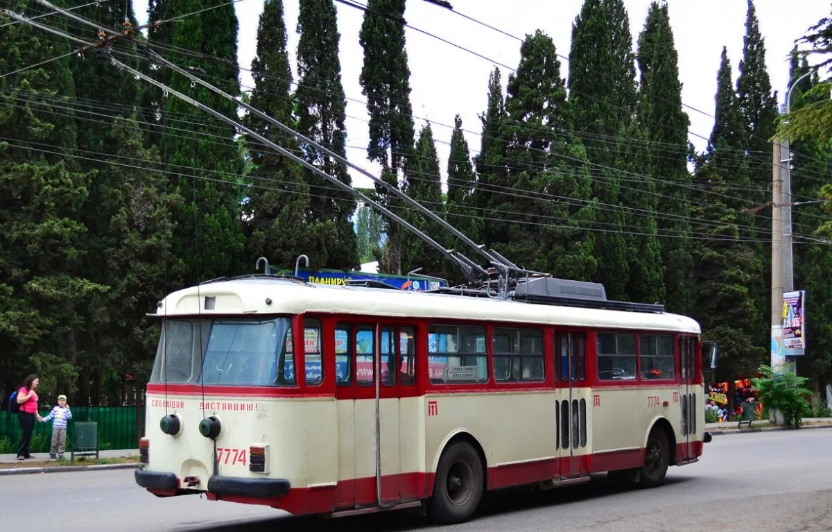 Троллейбус шкода. Škoda 9tr Ялта. Троллейбус "Skoda-27tr". Троллейбус Шкода 9тр. Троллейбусный парк Алушта.