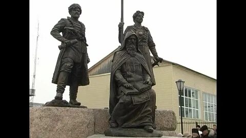 Памятник основателю