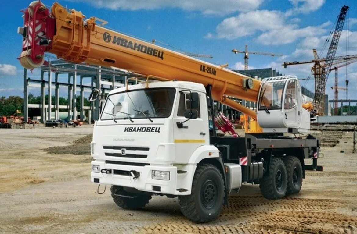 Автомобильный кран 16т - кс-35714. Кран автомобильный кс-45717к-3. Автокран ивановец кс 45717. Кран ивановец 45717. Автокран ивановец кс 45717.