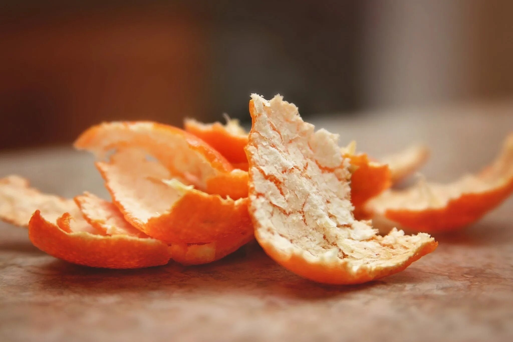 Кожура плодов. Кожуры мандарина (Citrus reticulata). Цитрус мандарин +апельсин. Апельсиновая корка. Кожура апельсина.