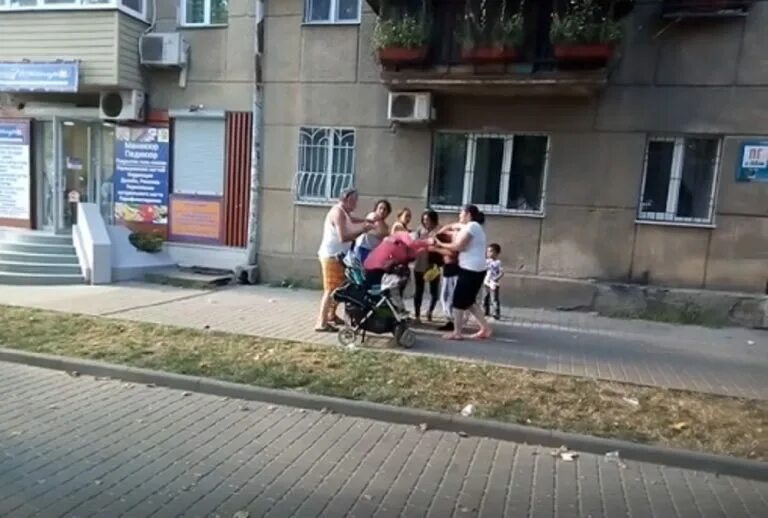 Новости одессы последние одесские новости и происшествия. Семейные разборки на улице. В Одессе девушка ублажала.