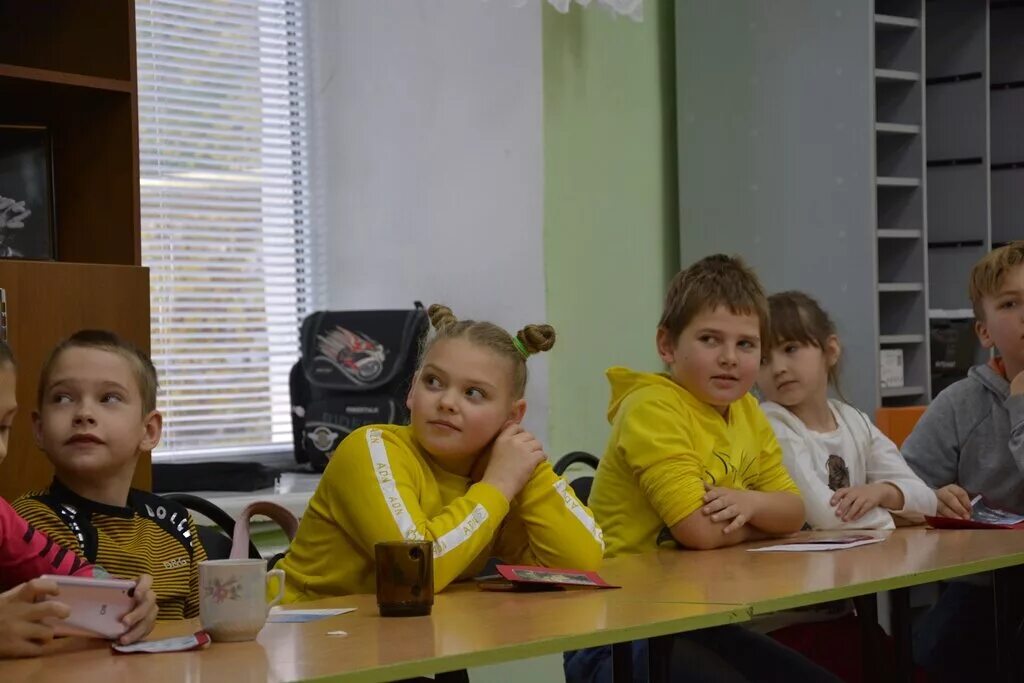 Школьники иллюстрация. Интеллект дополнительное образование. Ментальная карта образование. Математика для детей. Кружок детский центр.