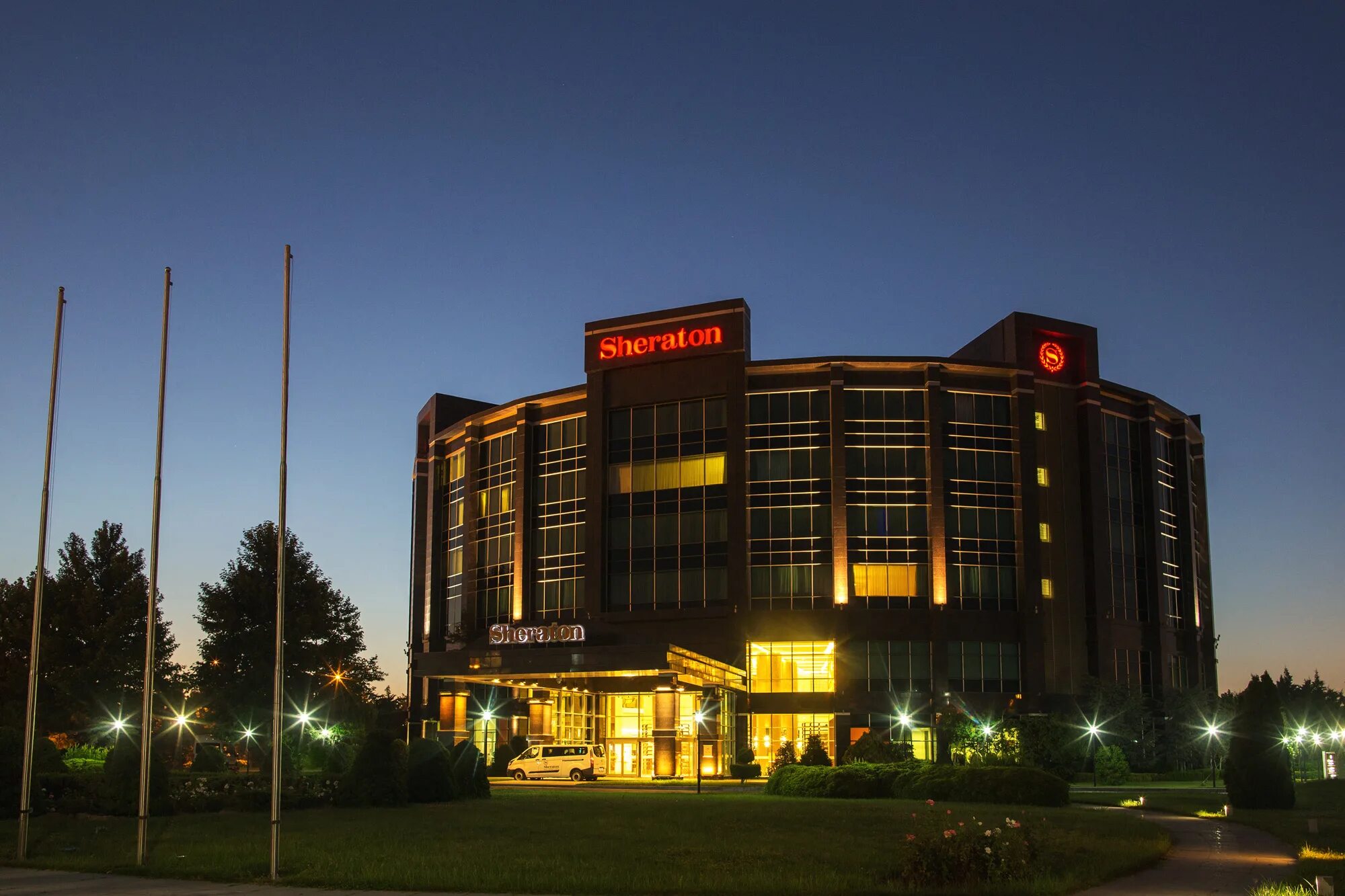 Отель в аэропорту баку. Баку отель sheraton baku. шератон актобе. шератон бишкек. гостиница шератон в актобе.