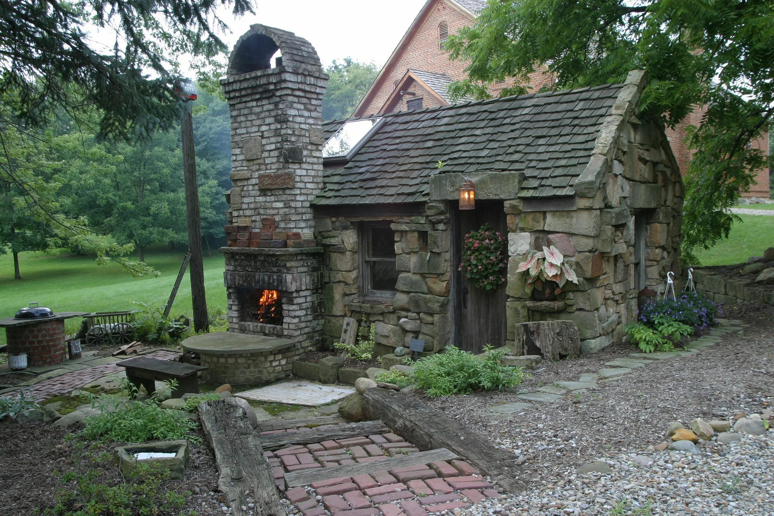 Полу землянка Earth sheltered homes, Underground homes, Natural building