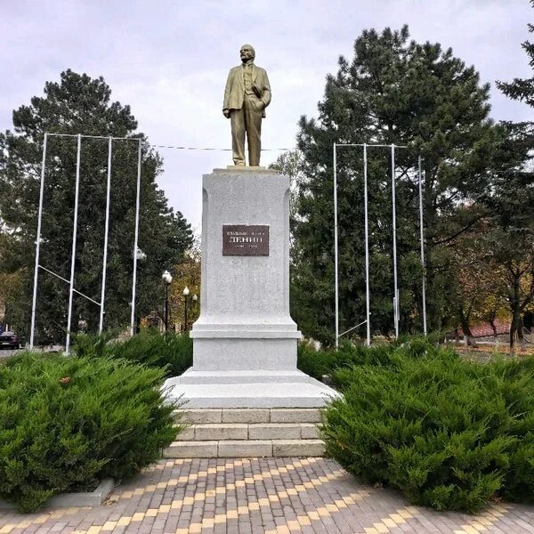 Памятники в минеральных водах. Памятник ленину в минеральных водах. Ставрополь ставропольский край памятник ленину. Памятники в минеральных водах. Пятигорск).