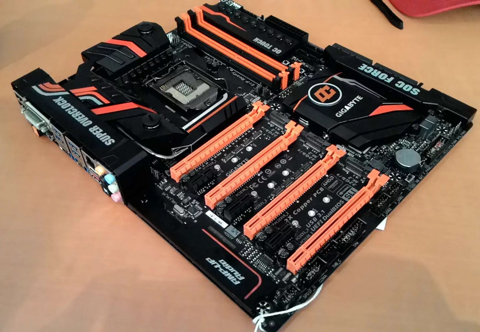 Gigabyte z170. Материнская плата Gigabyte для оверклокинга. Gigabyte 170. Материнские платы Gigabyte. Памяти мощнейшим процессором и