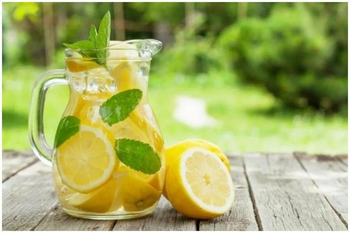 Напиток из лимонов и мяты. Лимонад Lemon Lemon. Лимонный Мохито. Цитрусовый лимонад. Лимонад из лимона.