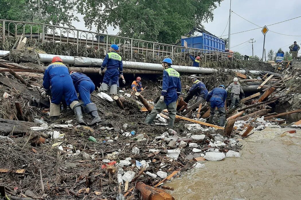 Гражданская оборона спасатели. Чрезвычайная ситуация 2020 года. Чс. Пожарная ситуация в москве и московской области. Российские спасатели в бейруте.