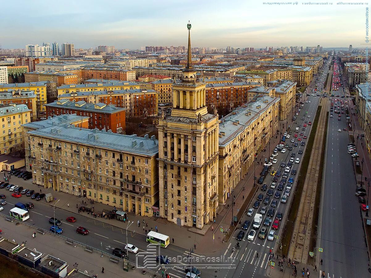 Купить проспект московский спб. Московский проспект дом 190. Генеральский дом Санкт-Петербург Московский проспект. Дом со шпилем на Московском проспекте. Московский проспект дом 190 Санкт-Петербург.