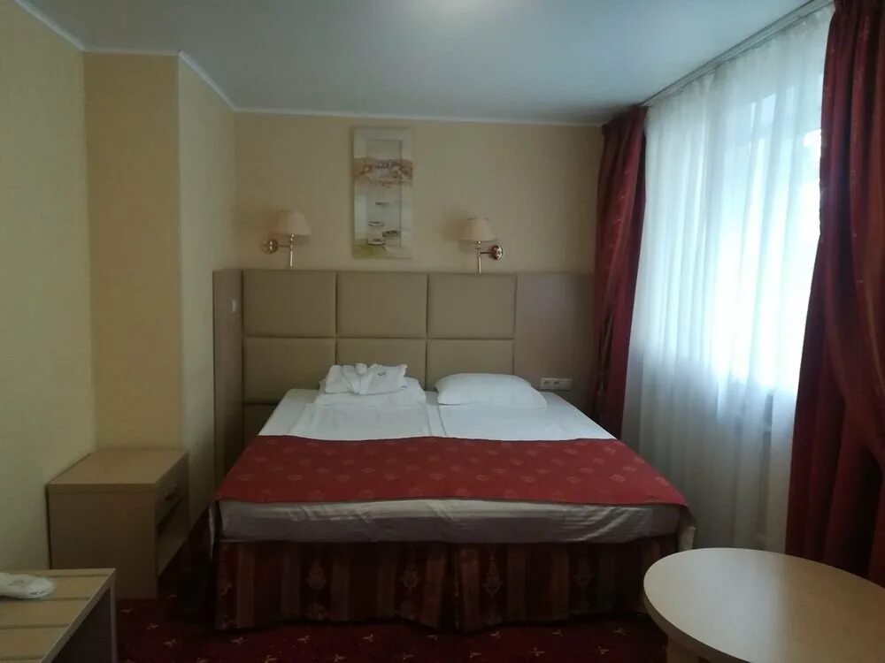 Гостиница омск левый берег. Гостиница молодежная. Гостиница на 27 северной омск. Молодежная отель омск. Гостиница омск левый берег.