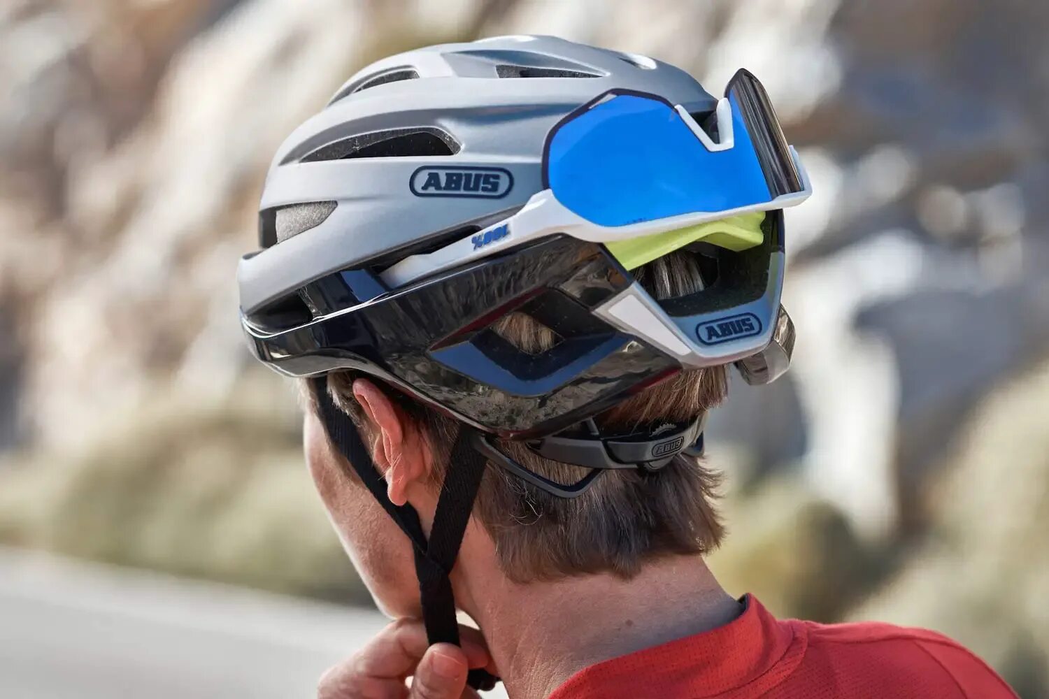 Шлем для велосипеда взрослый. Abus Stormchaser Helmet. Abus шлем велосипедный. Helmet шлем велосипедный. Шлем для велосипеда Casco.