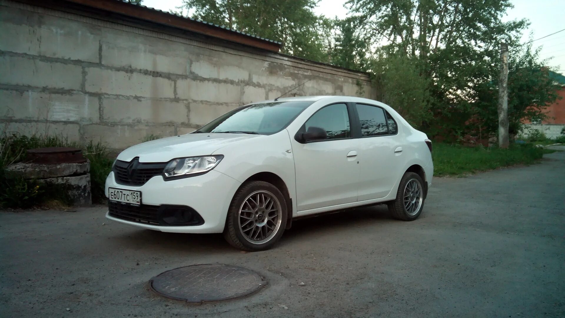 16 диски на логан 2. Renault logan 2 r17. рено логан 2 р17. рено логан 2 r17. рено логан 2 на 17 дисках.