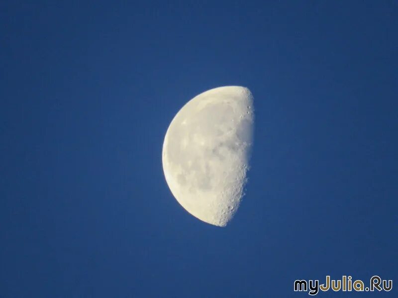 Луна месяц. Убывающая луна. Убывающая луна. Изображение луны. Луна уменьшается.