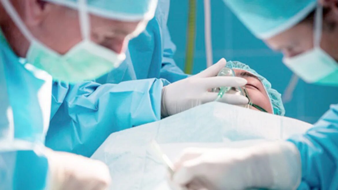 Surgeons performs performing perform operation