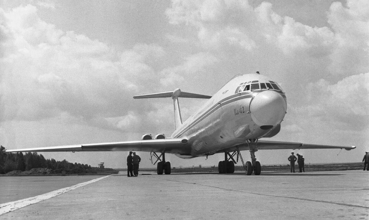 Первый полет пассажирского самолета. Ил-62 самолёт Ильюшин. Ил-62 прототип. Ил-62 СССР-06156. Самолет ил-62 Аэрофлот.