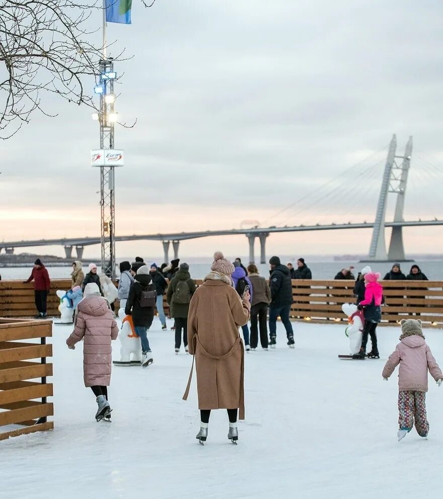 Севкабель порт Санкт-Петербург каток. Севкабель порт каток у моря. Каток у финского залива в Севкабель порту. Каток у моря Санкт-Петербург. Каток санкт петербург цены 2024