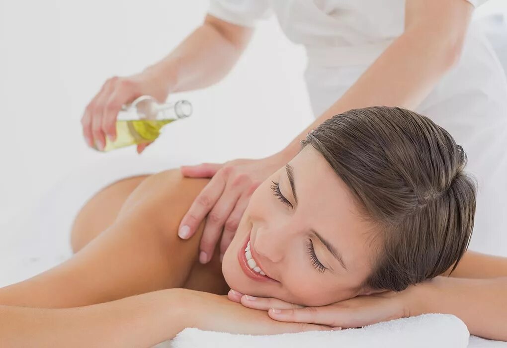 Massage o. Массаж для хорошего настроения. Настроение после массажа. Масло для массажа. Женщина после массажа.