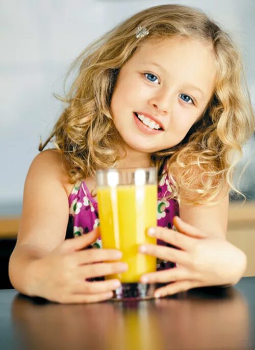 Drink small. Девочка с соком. Delta blues. Журнал living blues 1992 drink small. Луи армстронг и бинг кросби.