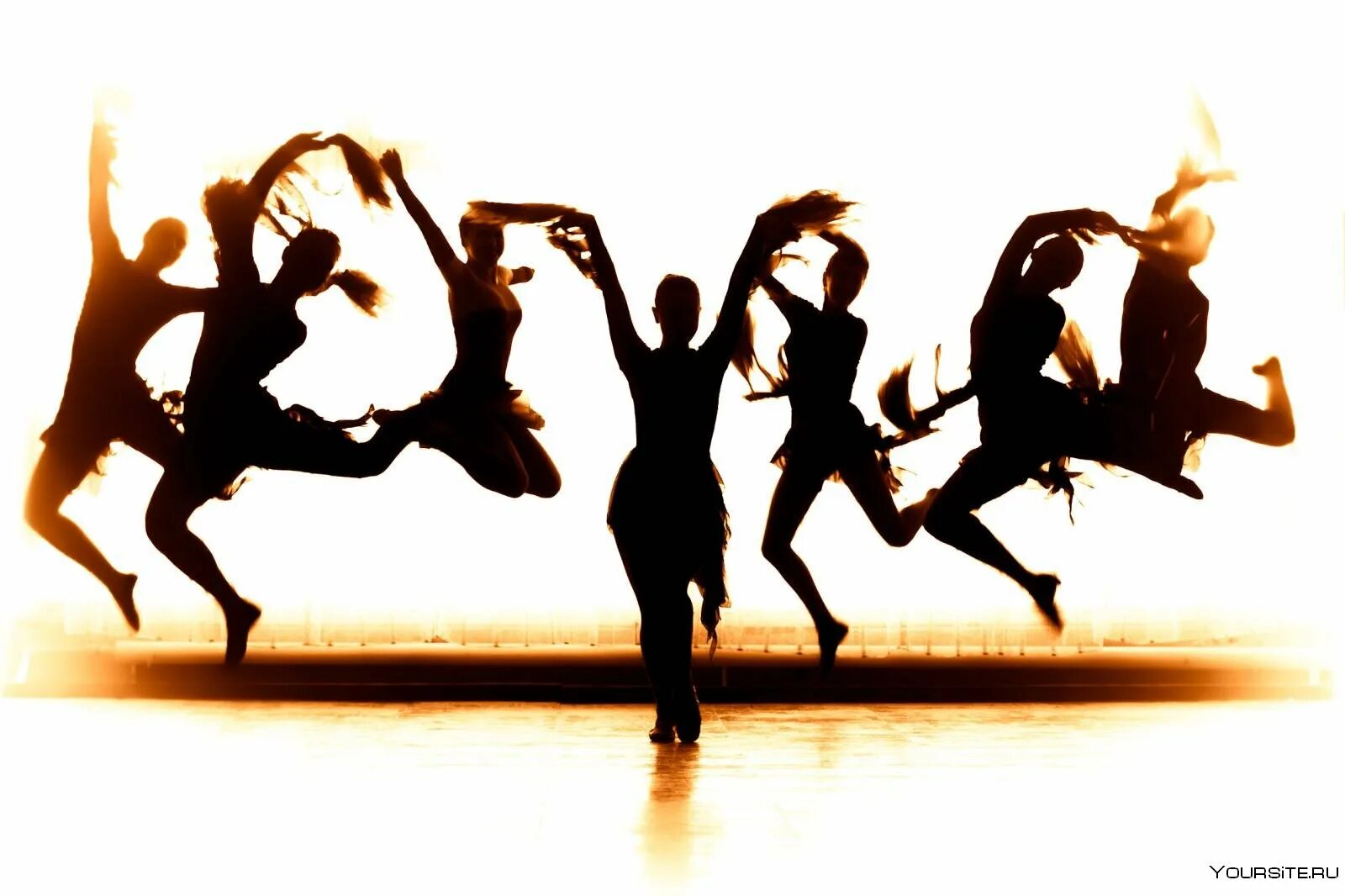 День танца картинка. Танцующие люди. День танца. Танцующие человечки. Танцующий человек.