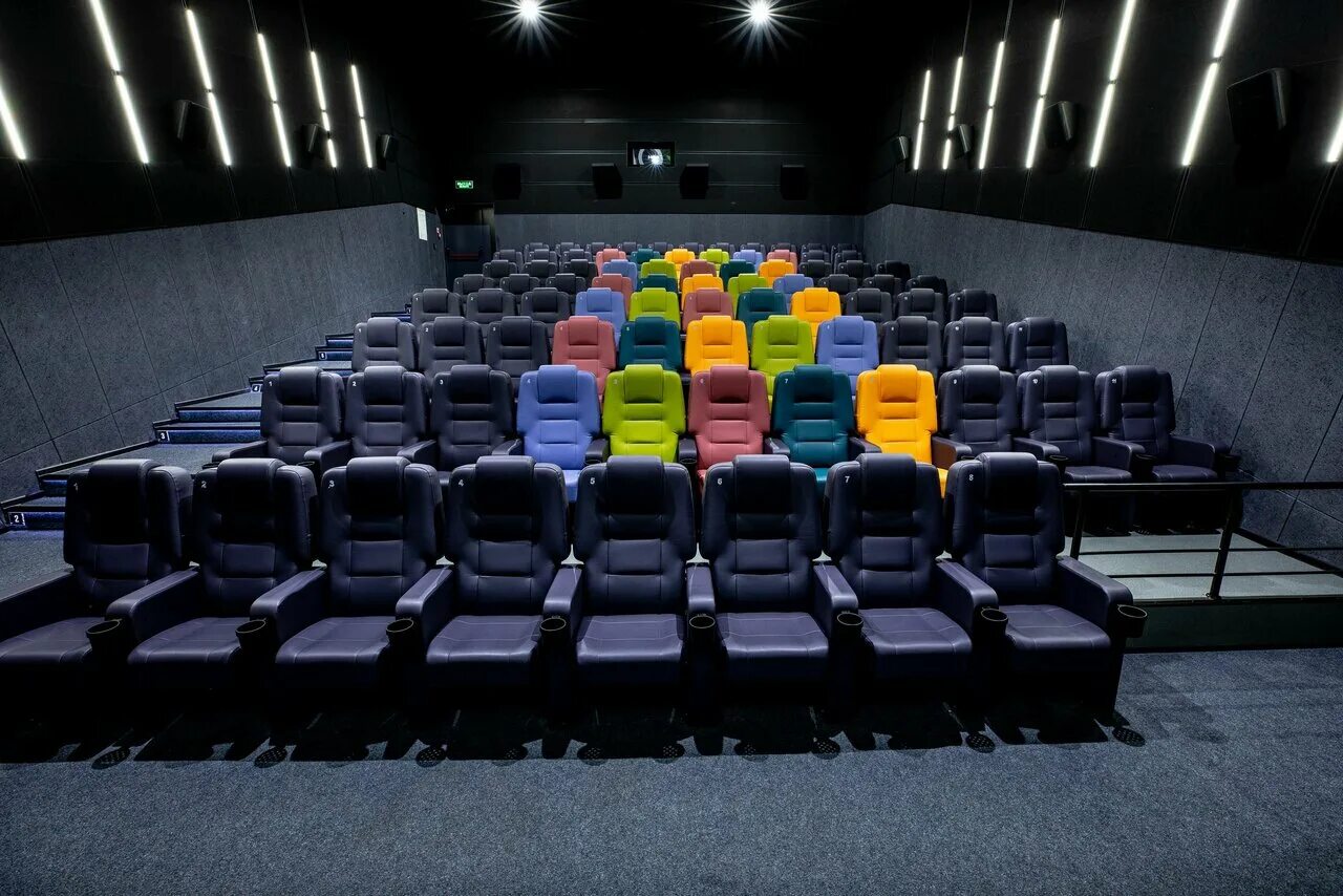 кинотеатр в коллаже. 1 зал континент синема комсомолл. кинотеатр в коллаже. кинотеатр в коллаже. синема 5 зал комфорт.