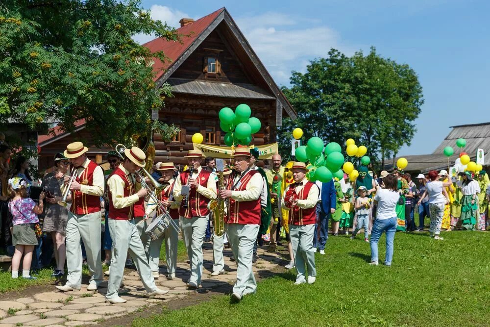 День огурца фото. Праздник огурца (Суздаль, Владимирская область);. Фестиваль огурца в Суздале. Парад Огуречников Суздаль. Праздник огурца в Суздале.