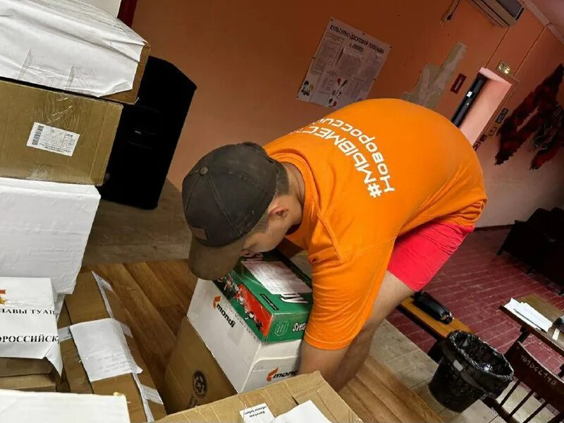 новороссийск врачи скорой помощи. скорая помощь новороссийск фото. гуманитарная помощь в сёлах. гуманитарная помощь в сёлах. помощь новороссийск.