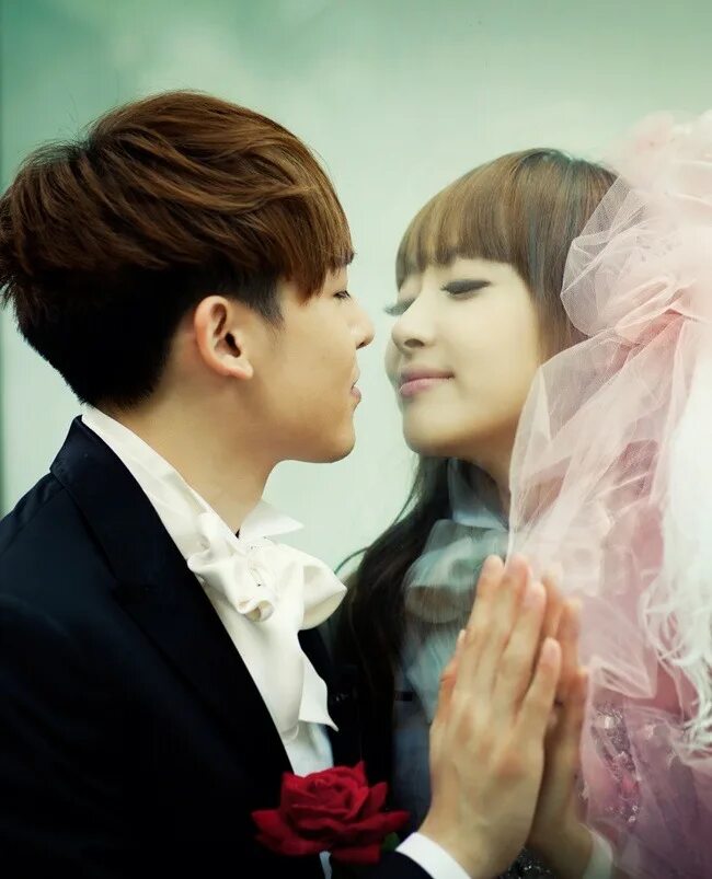 Чон ён хва молодожены. Сон чжэ рим и ким со ын. Хон чжон хён. О ён со и ли джун молодожены. Корейское шоу молодожены.