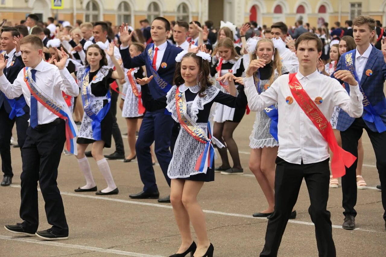 Последний звонок 2018. Выпускной за городом. СОШ 24 города Салавата. Последний звонок Азнакаево. Школа 20 салават